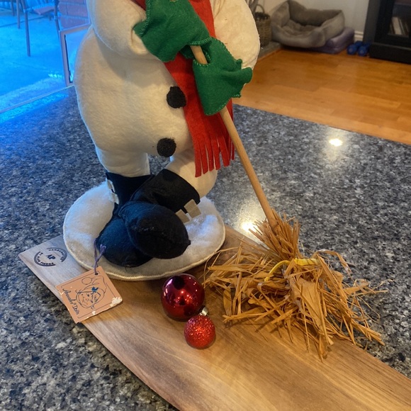 20 inch vintage Annalee snowman with hat and broom doll with original tag - Picture 2 of 6